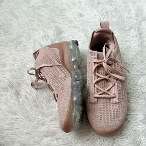 Nike Vapor Max, Pink Oxford, Size 8, Worn Once, 0 Scuffs, Excellent Condition.
